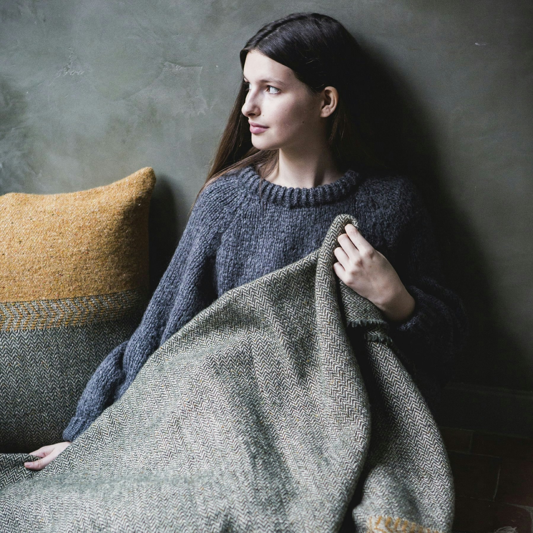 Jules Throw Black herringbone 51.2x86.6 Inch