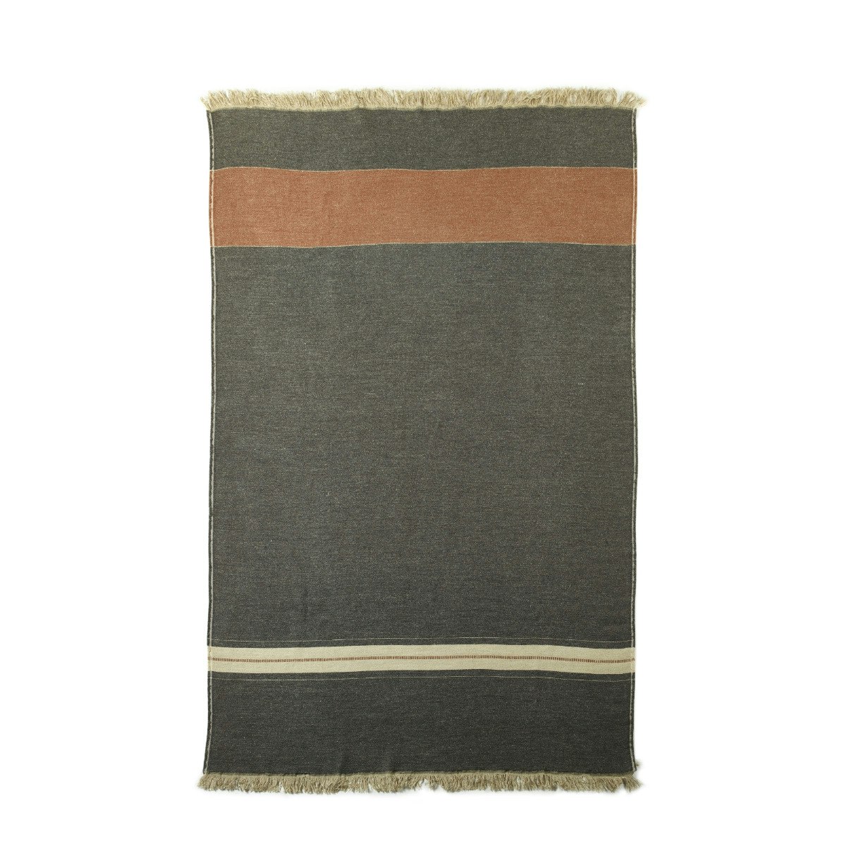 luc-july_2019-throw_03_1.jpg?